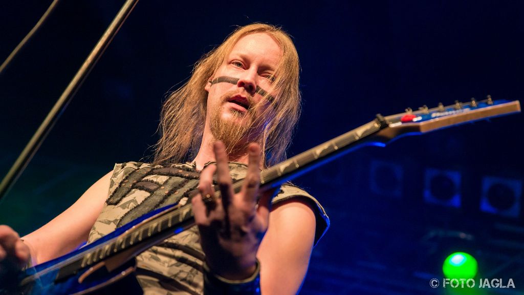 Ensiferum auf der The Return Of The One Man Army Tour am 20.04.2016 in der Live Music Hall in Kln