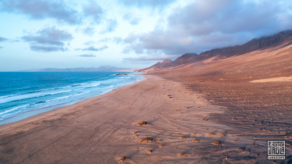 Drohnenaufnahme zum Sonnenuntergang
Der Strand Playa de Cofete
Fuerteventura, Spanien 2023