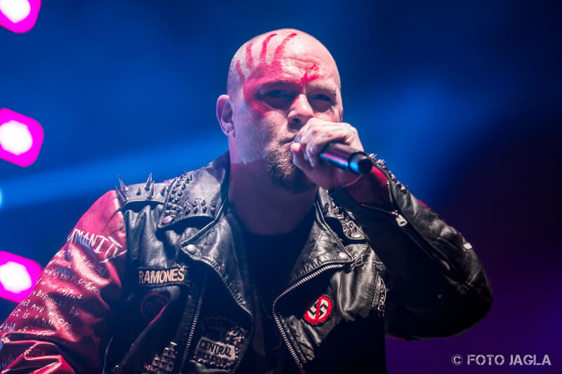 In Flames & Five Finger Death Punch in der Knig-Pilsener Arena i...