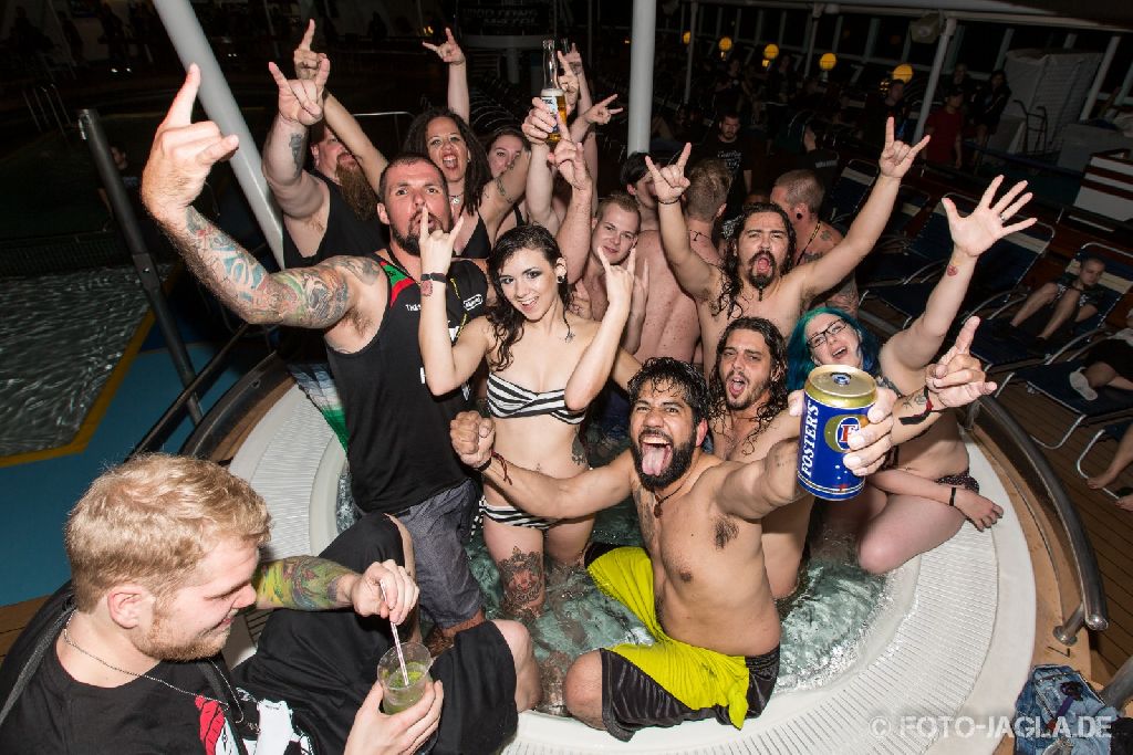 70000 Tons of Metal 2014 ::. Hot tub impression