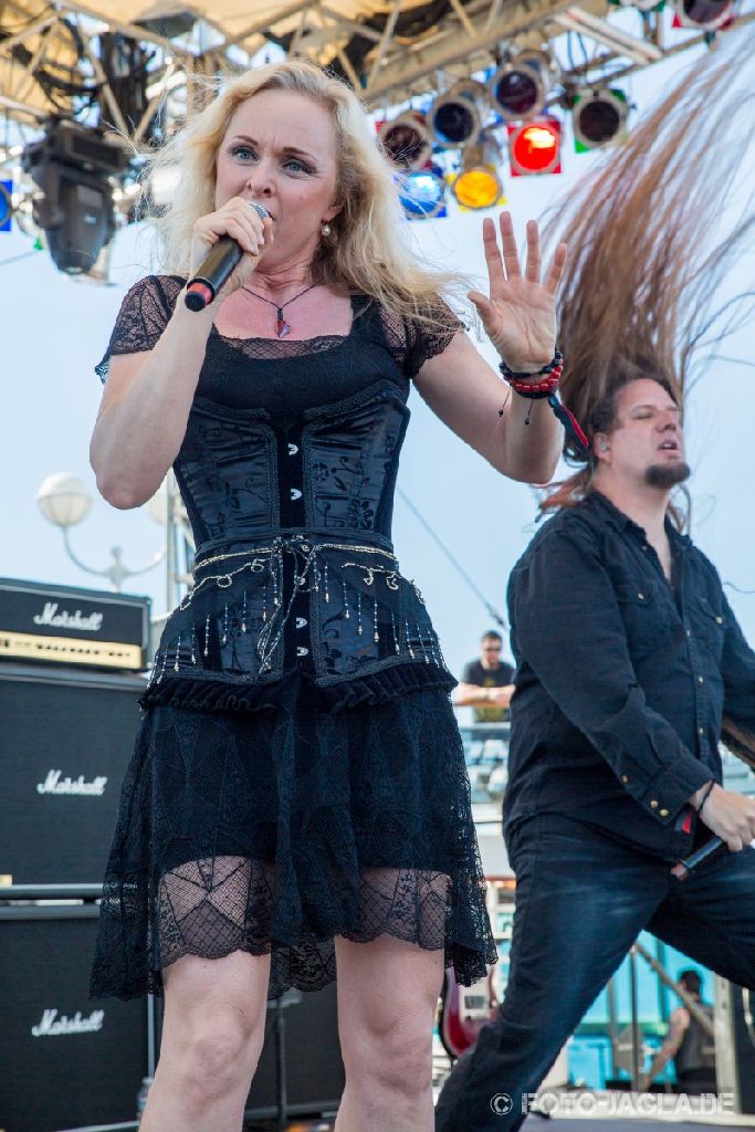 70000 Tons of Metal 2014 ::. Leaves' Eyes
