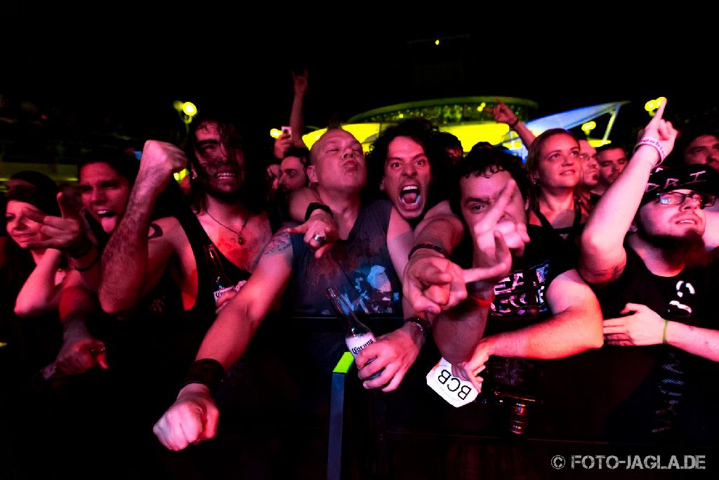 70000 Tons of Metal 2014 ::. Crowd @ Fear Factory