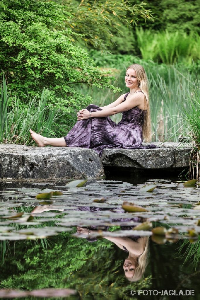 Model Andrea ::. Frhling im Park von Dsseldorf.