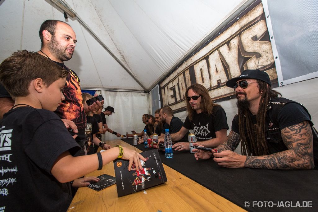 Metaldays 2014 ::. Amorphis Signing Session