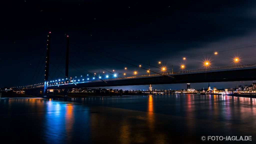 Rheinkniebrcke Dsseldorf 2014, Nachtaufnahme / Langzeitbelichtung