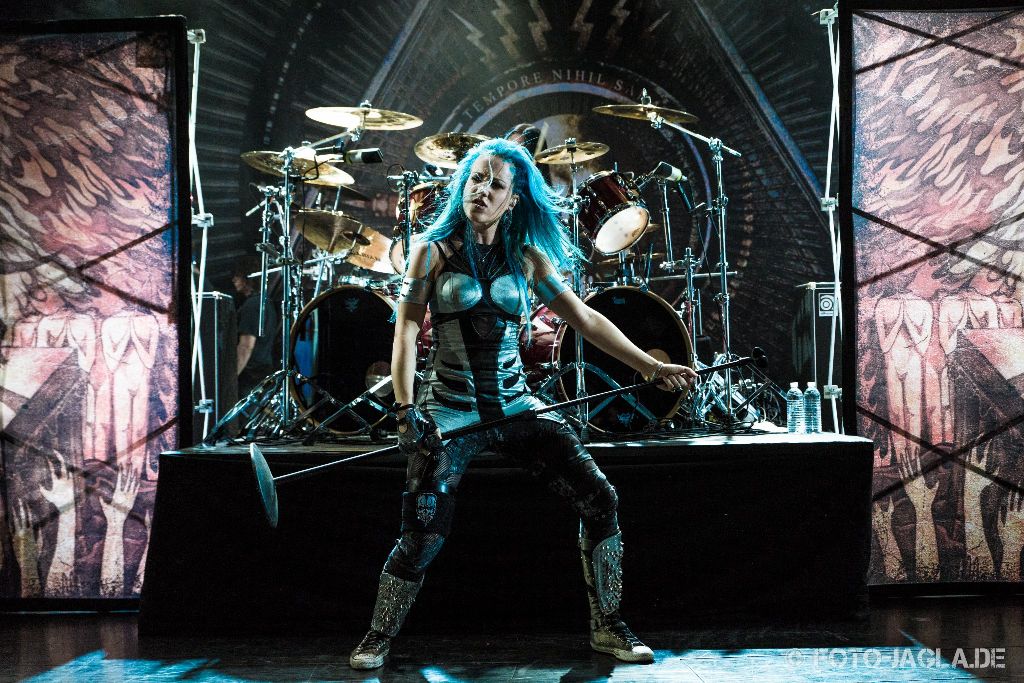 Alissa White-Gluz (Arch Enemy) auf dem 70000 Tons of Metal 2015