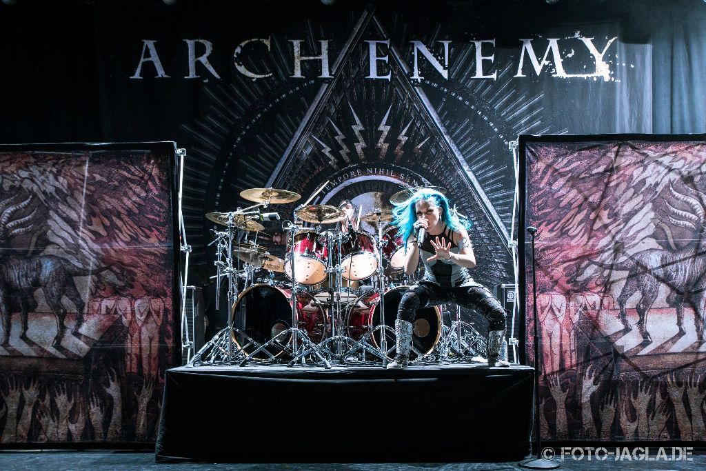 Alissa White-Gluz (Arch Enemy) auf dem 70000 Tons of Metal 2015