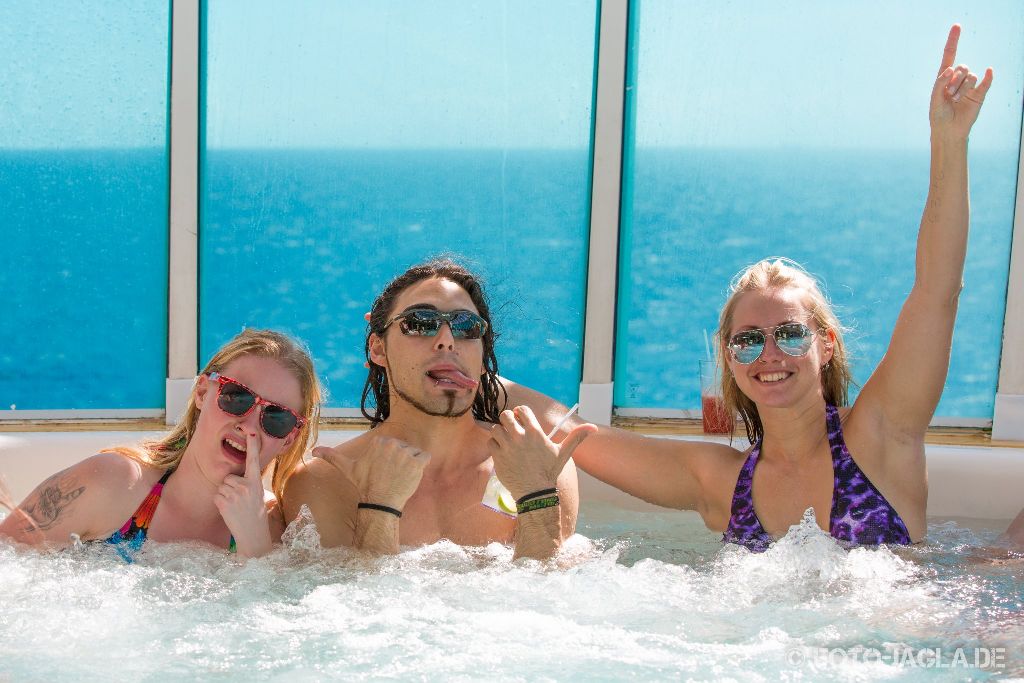 70000 Tons of Metal 2015 ::. Hot tub impression