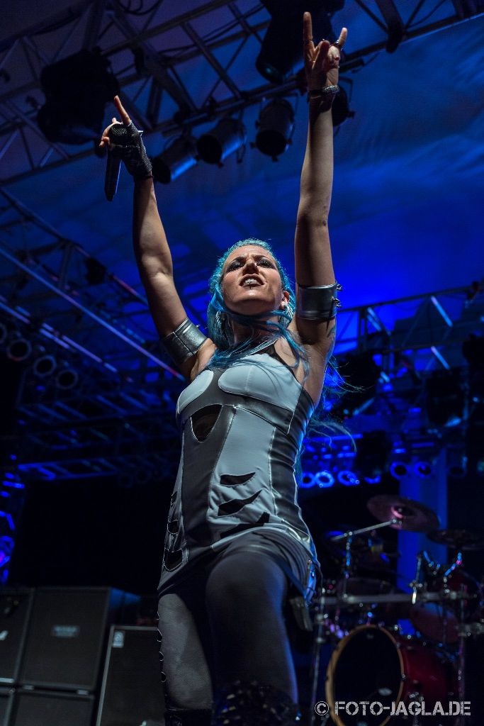 Alissa White-Gluz (Arch Enemy) auf dem 70000 Tons of Metal 2015