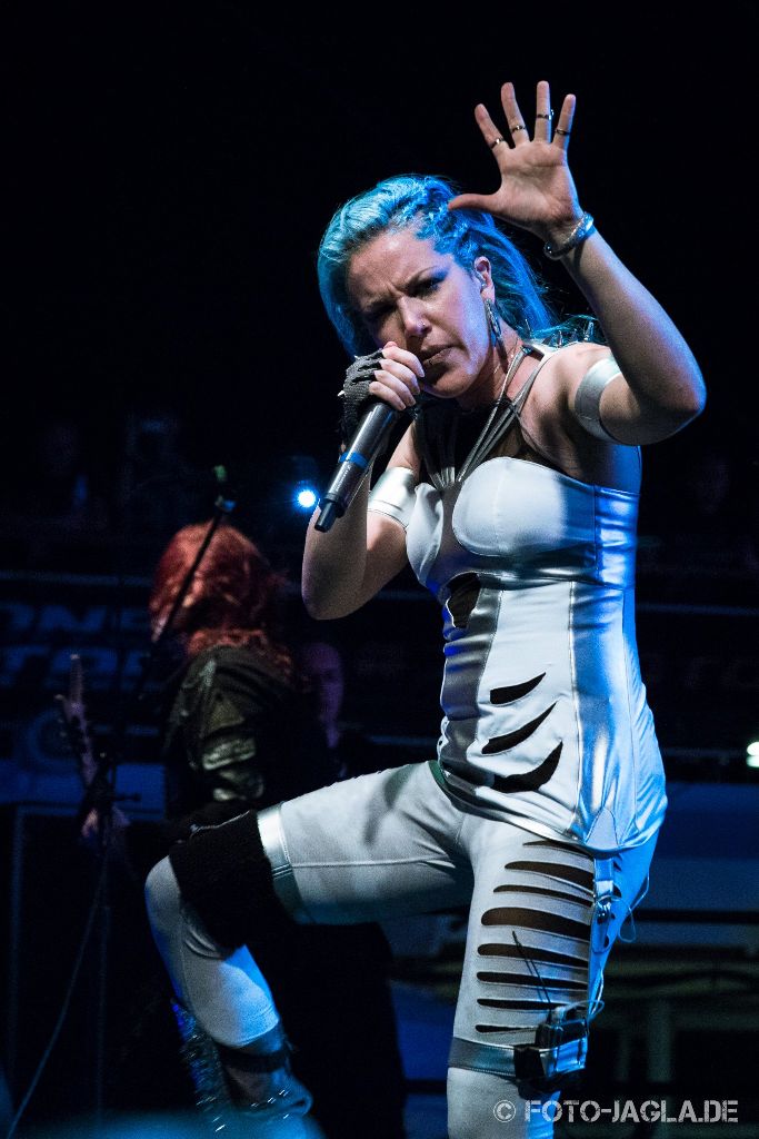 Alissa White-Gluz (Arch Enemy) auf dem 70000 Tons of Metal 2015