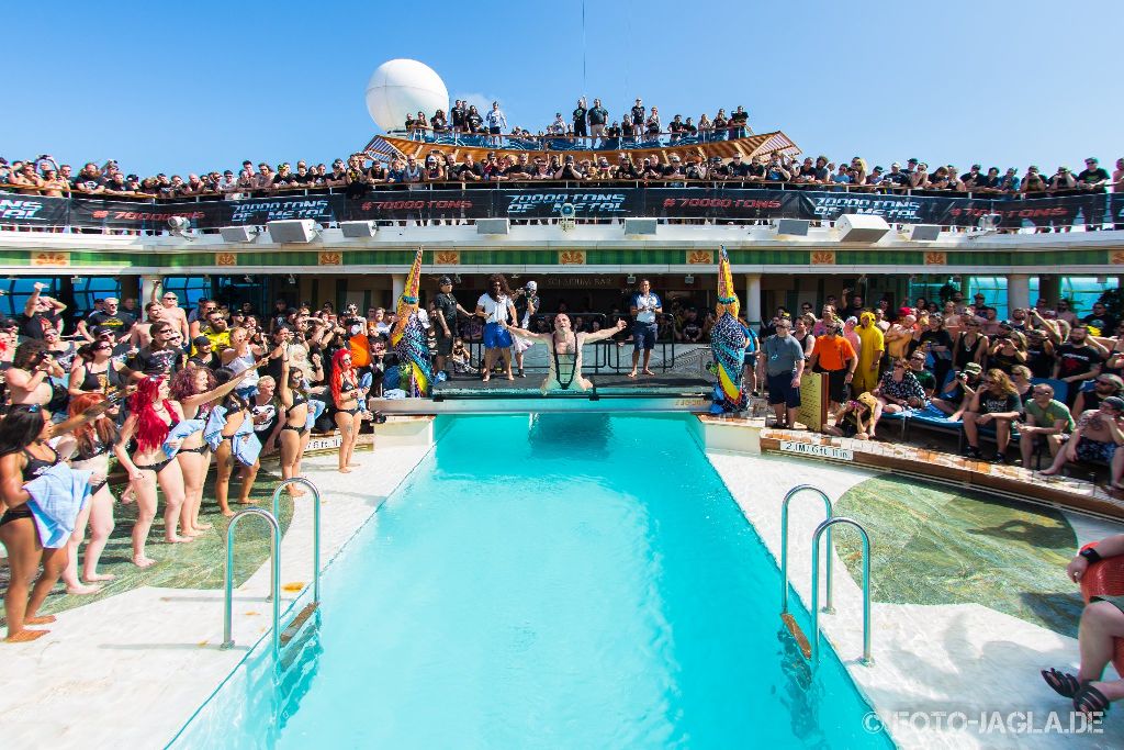 70000 Tons of Metal 2015 ::. Bellyflop contest at pooldeck