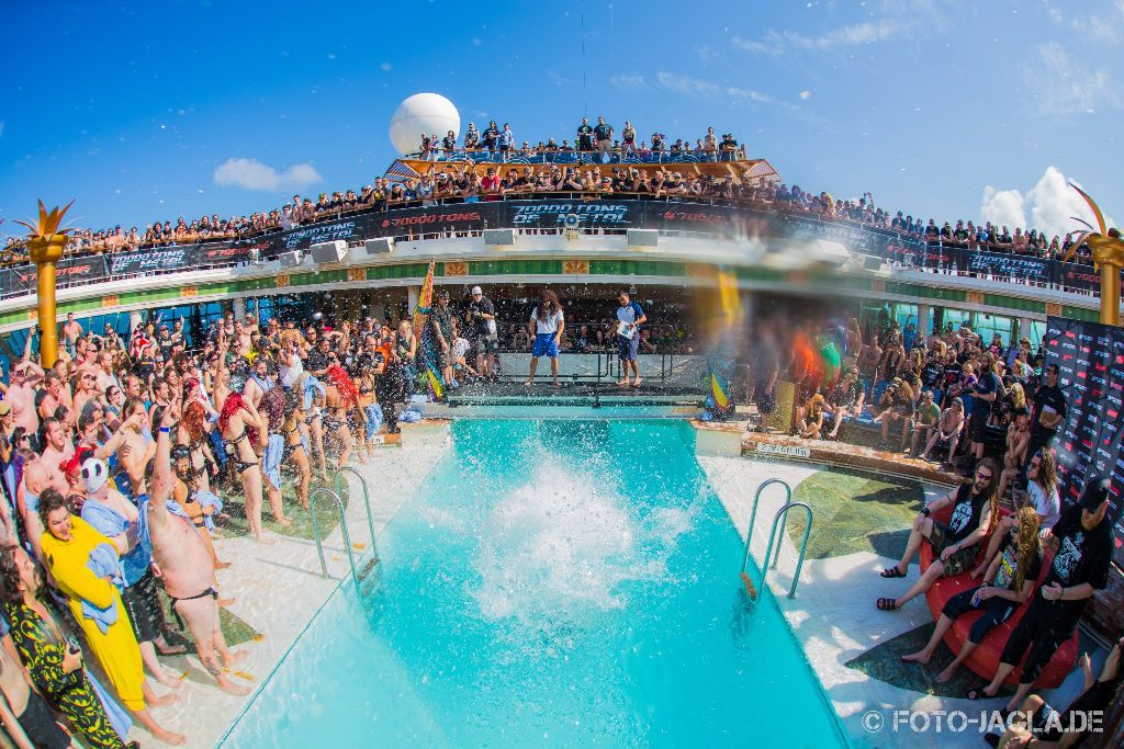 70000 Tons of Metal 2015 ::. Bellyflop contest at pooldeck