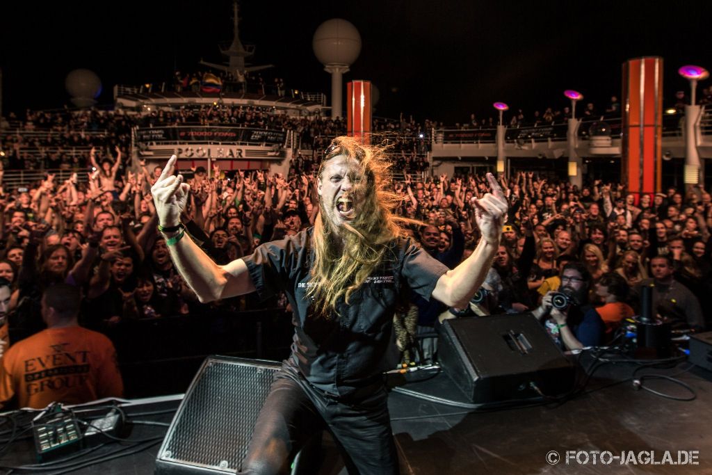 Abschlussbild von Veranstalter Andy Piller auf dem 70000 Tons of Metal 2015