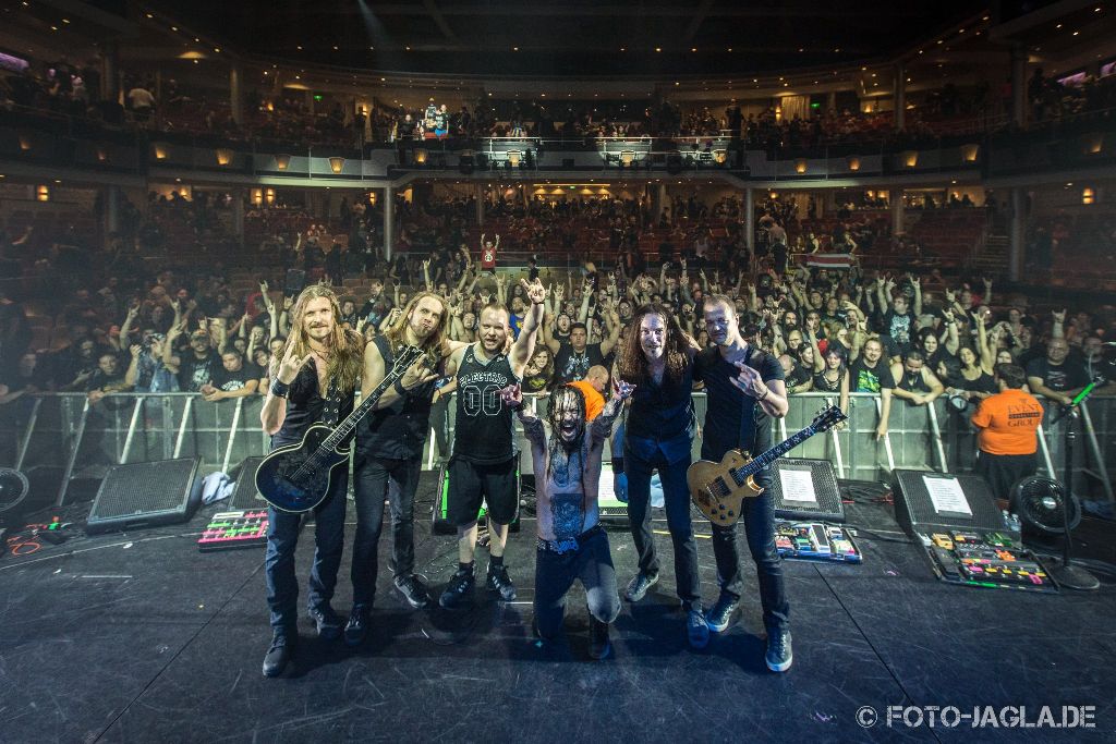 Abschlussbild von Amorphis auf dem 70000 Tons of Metal 2015