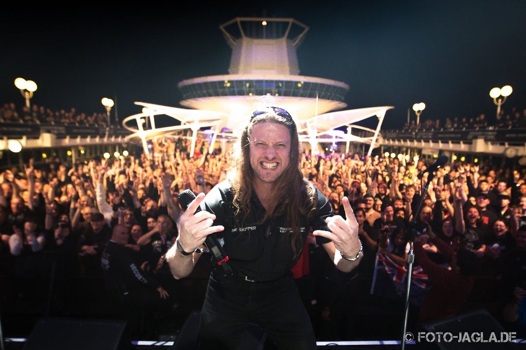 Abschlussbild von Veranstalter Andy Piller auf dem 70000 Tons of Metal 2013