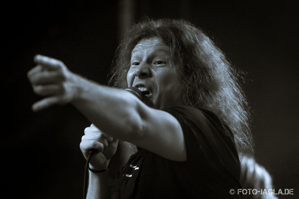 Omnium Gatherum als Vorband auf dem Ensiferum Konzert am 28.03.2015 im Tivoli in Bremen