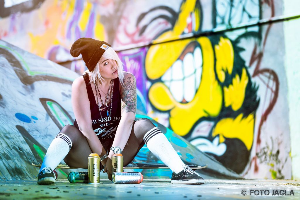 Skatergirl Shooting mit Model Christina de la Trouble