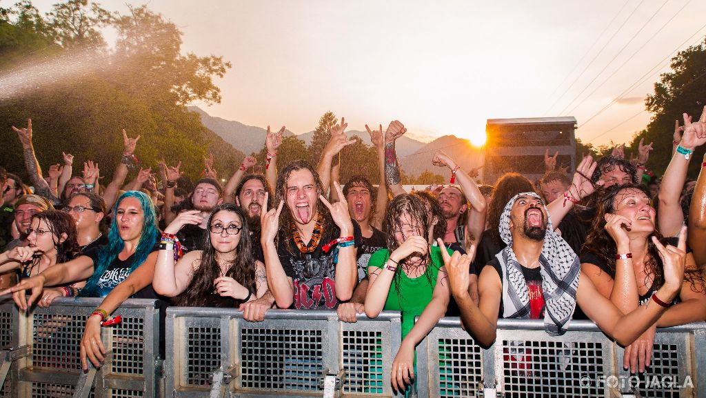 Metaldays 2015 (Day 1) ::. Crowd during Devin Townsend Project