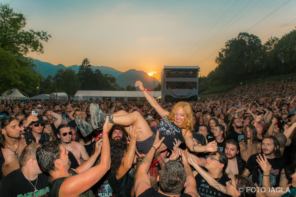 Metaldays 2015 (Day 1) ::. Crowd during Devin Townsend Project