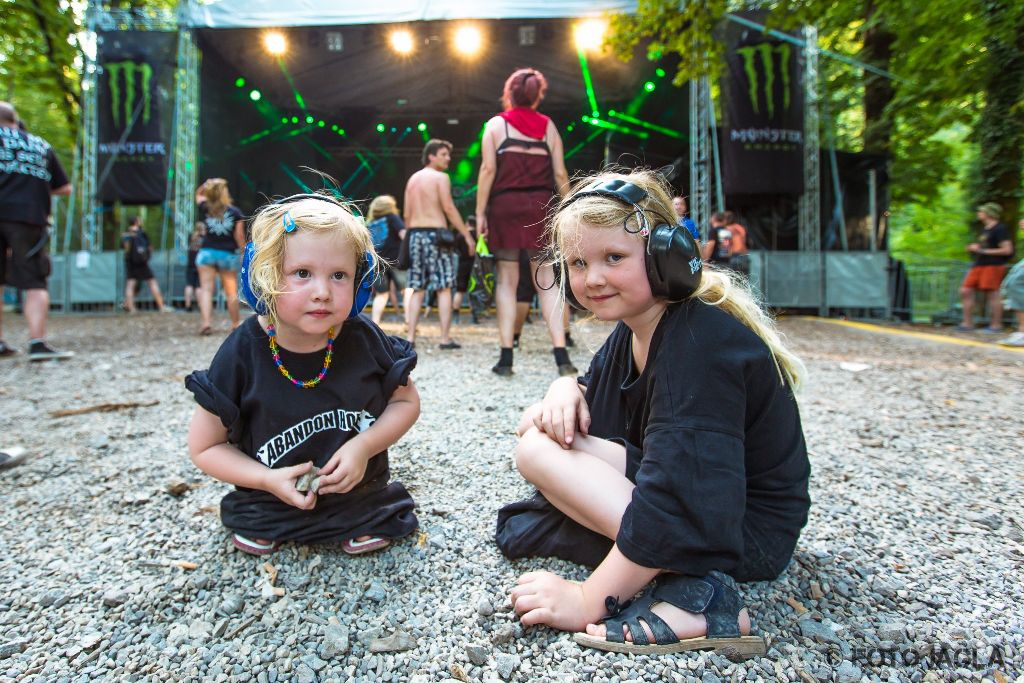 Metaldays 2015 (Day 2) ::. Front of stage of Abandon Hope