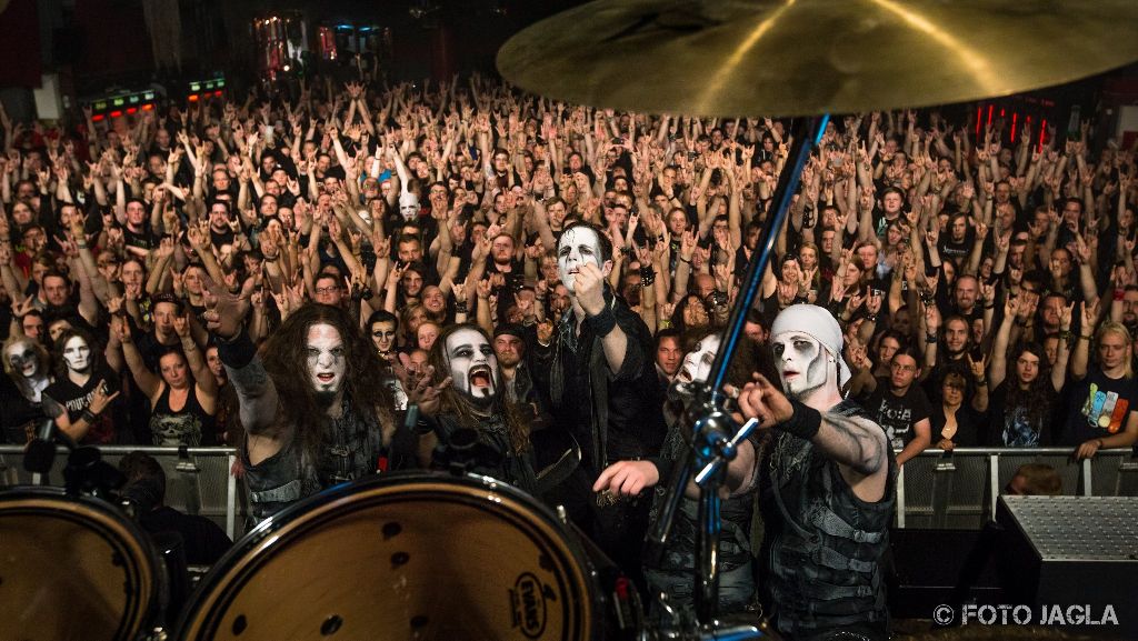Powerwolf auf ihrer Wolfsnächte Tour am 05.09.2015 in der Live Music Hall in Köln
