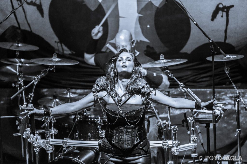 Xandria als Support-Band auf der Wolfsnchte Tour 2015 von Powerwolf am 06.09.2015 im Gebroeders De Nobel in Leiden