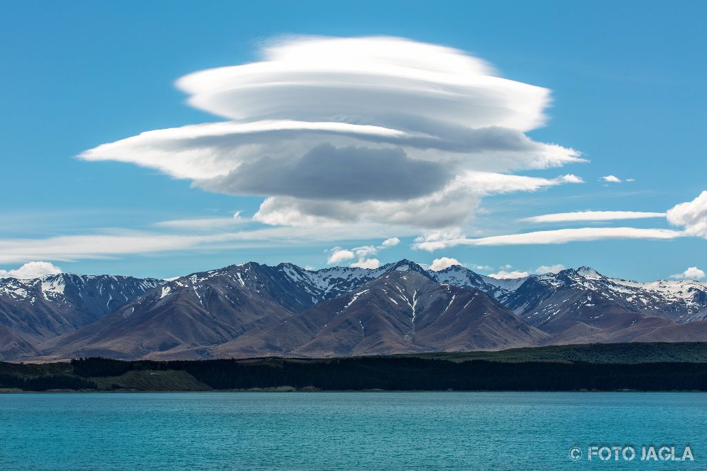 Der Lake Pukaki
Fantastischen Aussicht auf die schneebedeckten Berge
Neuseeland (Sdinsel)