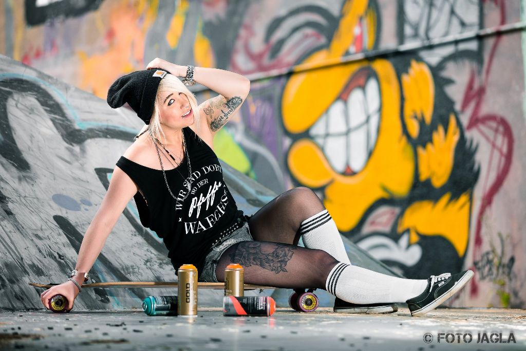 Skatergirl Shooting mit Model Christina de la Trouble