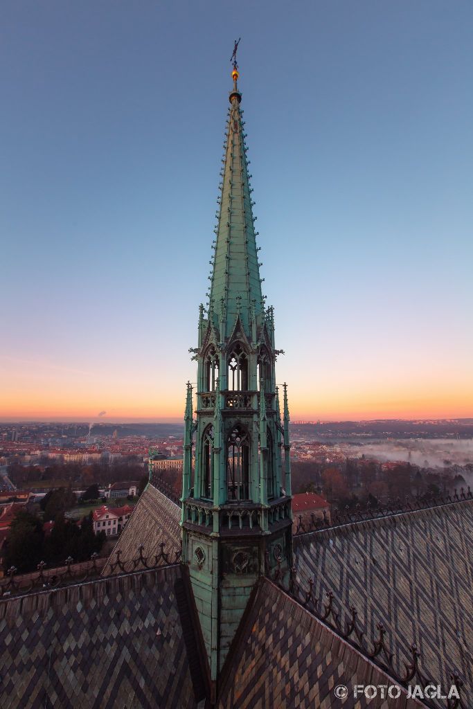 Blick vom Veitsdom in Prag bei Sonnenuntergang