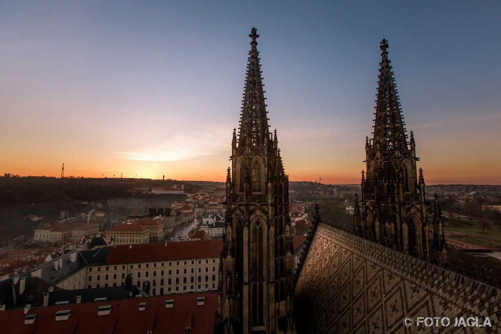 Blick vom Veitsdom in Prag bei Sonnenuntergang