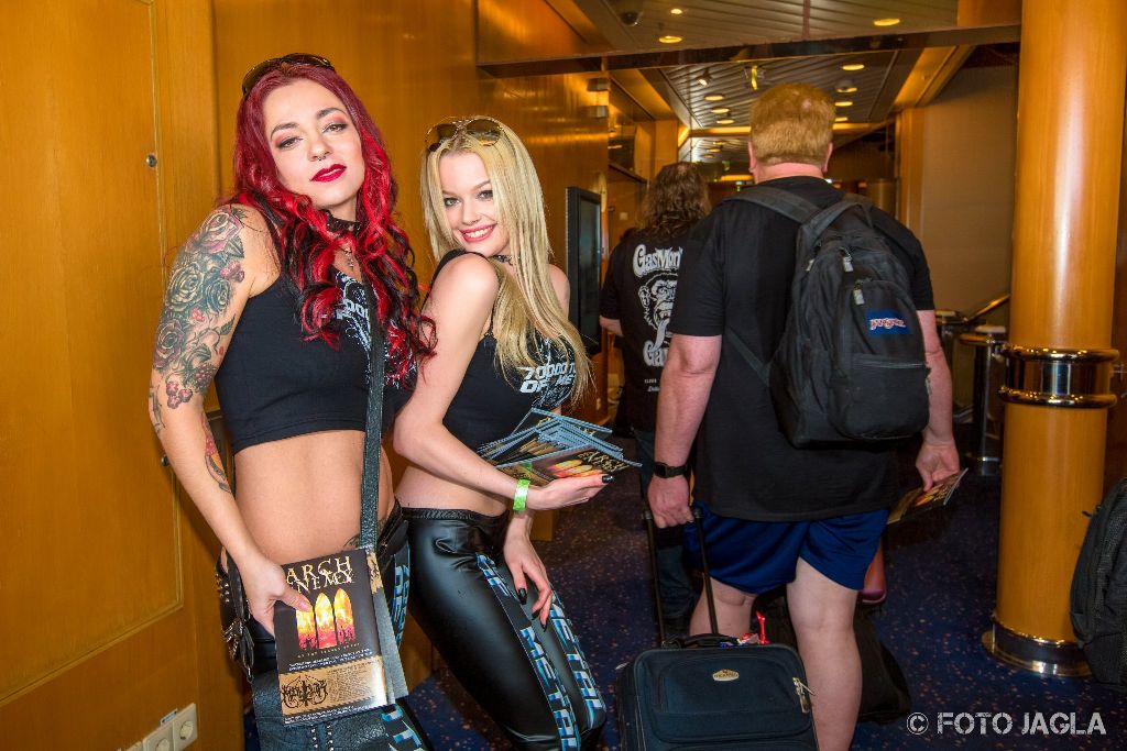 70000 Tons Of Metal 2017
Poolgirls beim Bording der Independence of the Seas