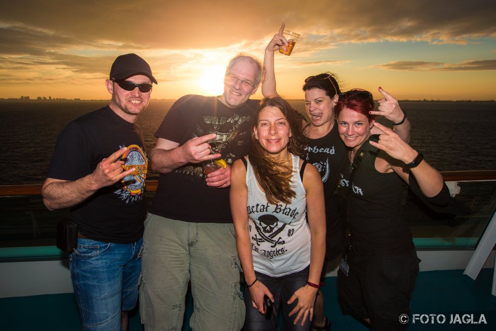 70000 Tons Of Metal 2017
Pooldeck-Impression bei Sonnenuntergang