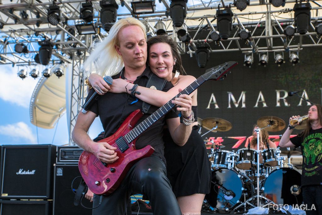 70000 Tons Of Metal 2017
Amaranthe auf der Pooldeck-Stage
Sngerin Elize Ryd