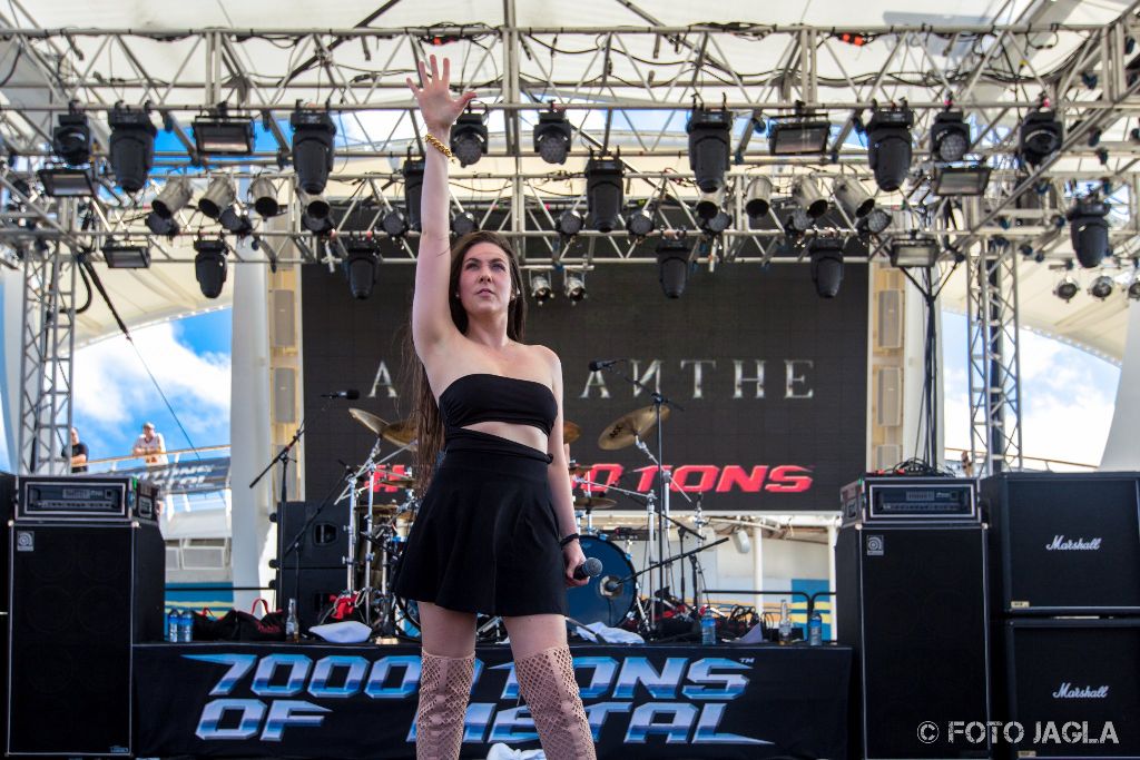 70000 Tons Of Metal 2017
Amaranthe auf der Pooldeck-Stage
Sngerin Elize Ryd