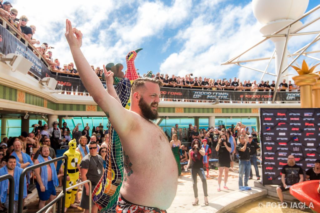 70000 Tons Of Metal 2017
Belly Flop Contest auf dem Pooldeck