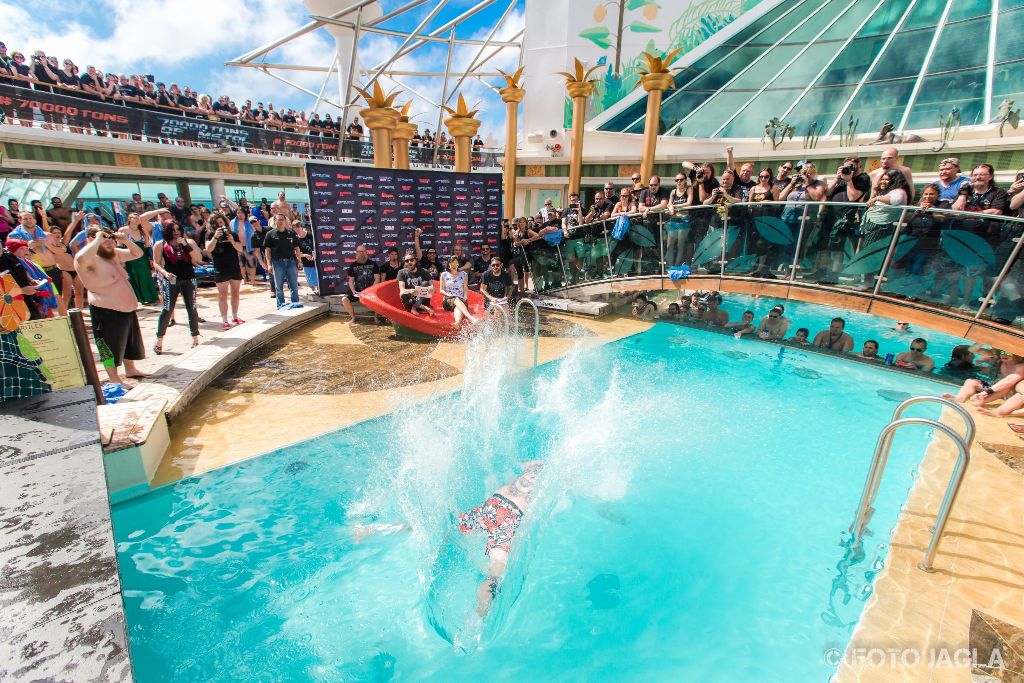 70000 Tons Of Metal 2017
Belly Flop Contest auf dem Pooldeck