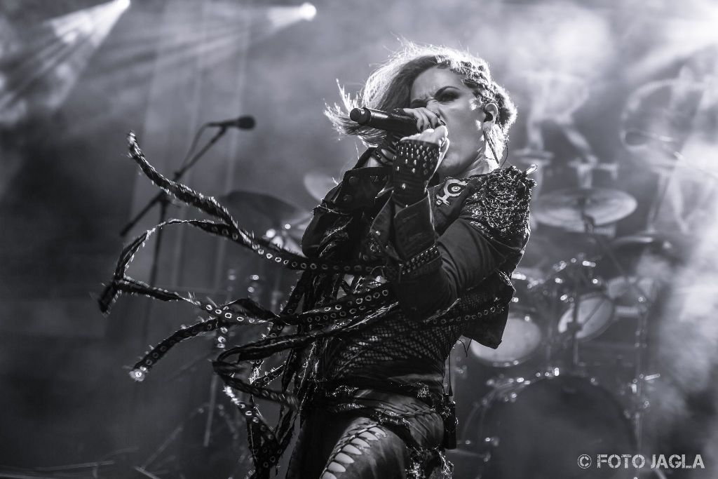70000 Tons Of Metal 2017
Alissa White-Gluz von Arch Enemy auf der Pooldeck-Stage