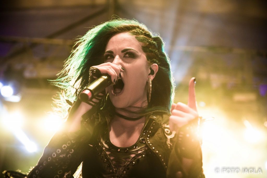 70000 Tons Of Metal 2017
Alissa White-Gluz von Arch Enemy auf der Pooldeck-Stage