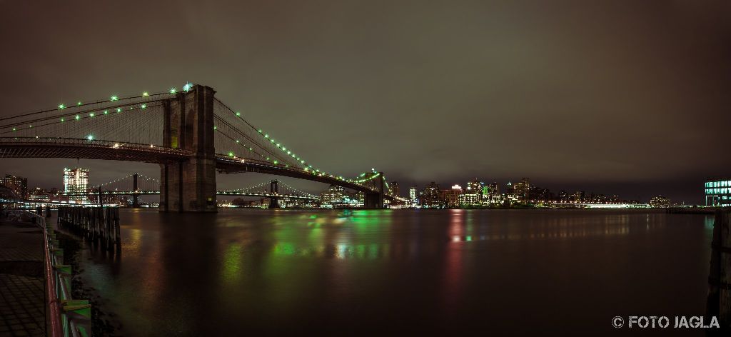 New York
Brooklyn Bridge bei Nacht
Januar 2017