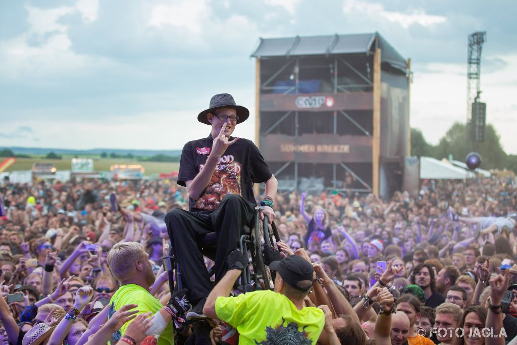 Summer Breeze Open Air 2017 in Dinkelsbhl
Crowdsurfender Rollstuhlfahrer bei ELUVEITIE vor der Summer Stage