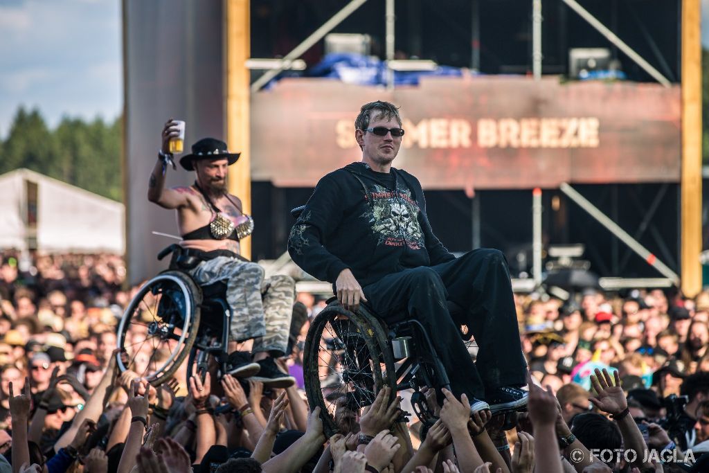 Summer Breeze Open Air 2017 in Dinkelsbhl
Crowdsurfender Rollstuhlfahrer - Impression aus dem Fotograben