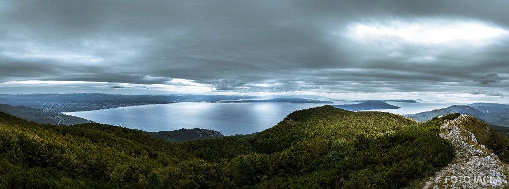 Kroatien 2017 - Ucka Gebirge
Panoramaaufnahme vom Gipfel des Vojak
Ausblick über Istrien