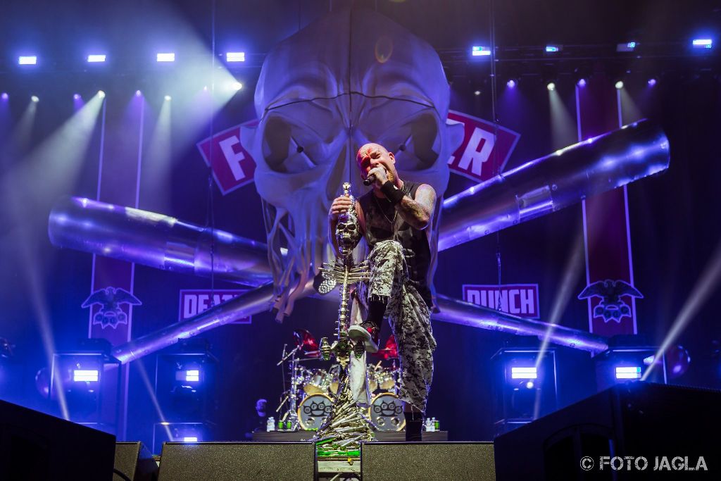 Five Finger Death Punch (Ivan Moody)
Knig-Pilsener Arena in Oberhausen am 24.11.2017