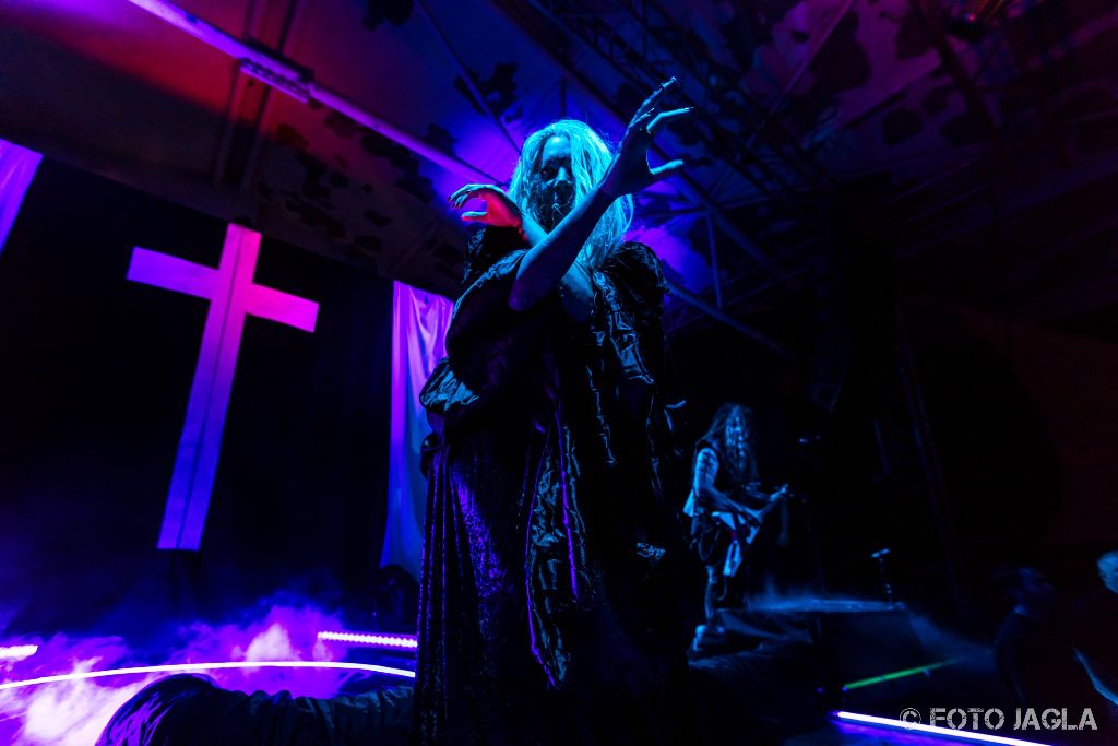 IN THIS MOMENT (Maria Brink)
Ritual Tour
12.06.2018 in Kln, Essigfabrik