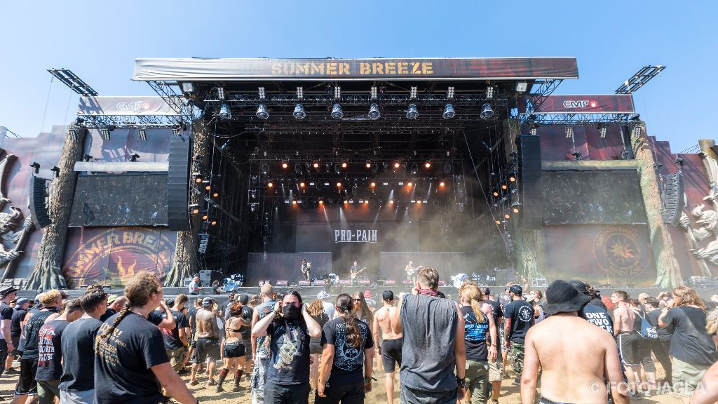 Summer Breeze Open Air 2018 in Dinkelsbhl (SBOA)
Fans bei Pro Pain vor der Main Stage