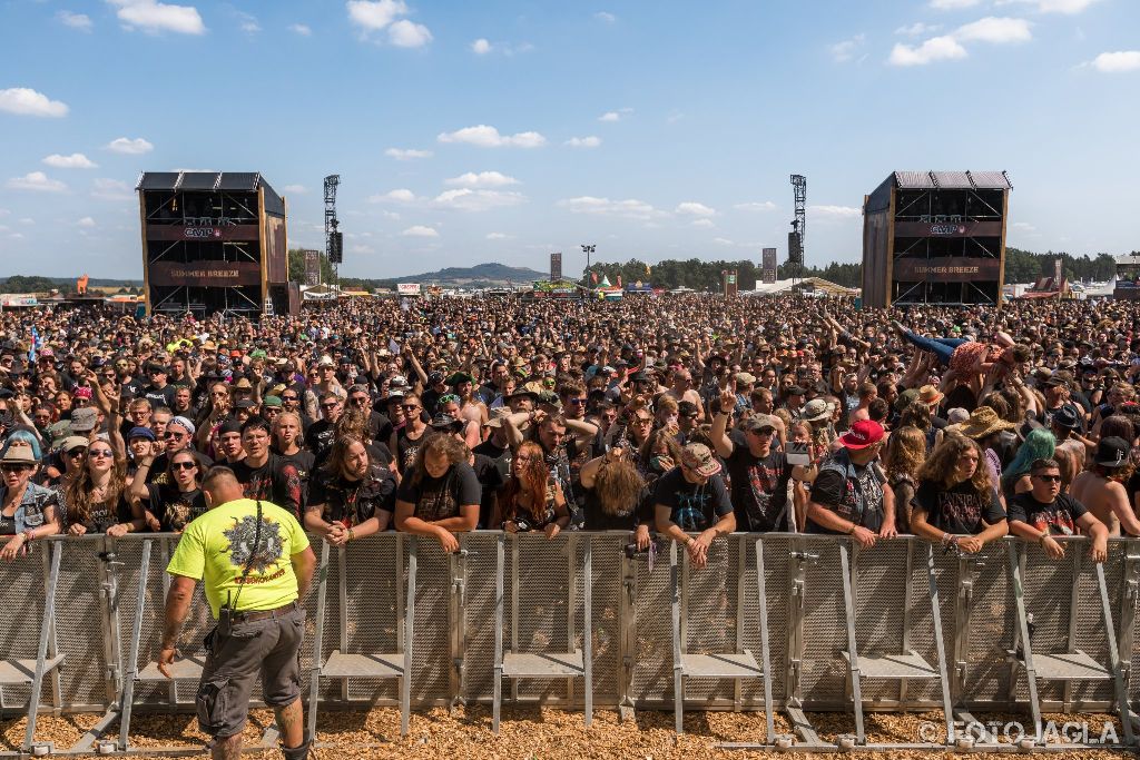 Summer Breeze Open Air 2018 in Dinkelsbhl (SBOA)
Fans bei Orden Ogan vor der Main Stage