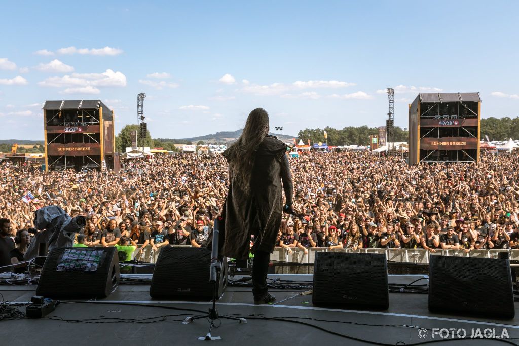 Summer Breeze Open Air 2018 in Dinkelsbhl (SBOA)
Orden Ogan auf der Main Stage
Frontman Sebastian Seeb Levermann