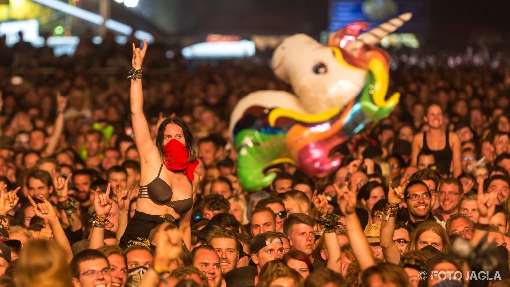 Summer Breeze Open Air 2018 in Dinkelsbhl (SBOA)
Fans bei Powerwolf vor der Main Stage