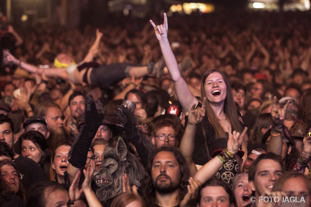 Summer Breeze Open Air 2018 in Dinkelsbhl (SBOA)
Fans bei Powerwolf vor der Main Stage