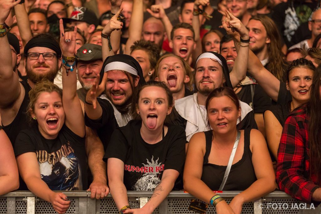 Summer Breeze Open Air 2018 in Dinkelsbhl (SBOA)
Fans bei Powerwolf vor der Main Stage